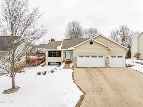 3281 Edmonton Dr, Sun Prairie, WI 53590