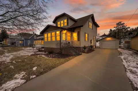 218 E Pleasant St, Portage, WI 53901