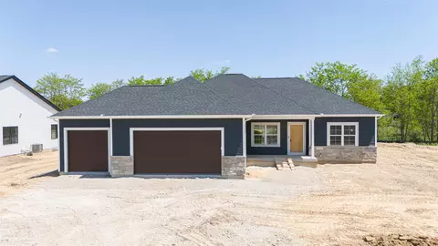 3740 N Woodbury Ln, Janesville, WI 53545