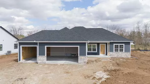3740 N Woodbury Ln, Janesville, WI 53545