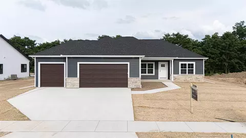 3740 N Woodbury Ln, Janesville, WI 53545