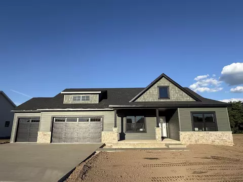 3804 N Woodbury Ln, Janesville, WI 53545