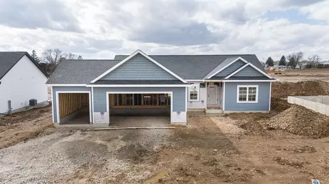 3821 N Woodbury Ln, Janesville, WI 53545