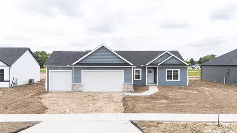 3821 N Woodbury Ln, Janesville, WI 53545