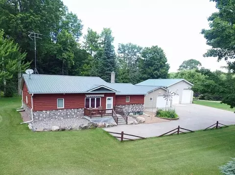 13790 Lund Ln, Mountain, WI 54149