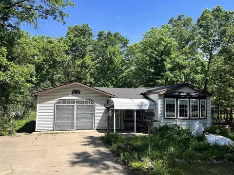 1356 A B Cypress Ct, Friendship, WI 53934