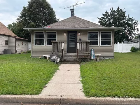 618 N Wacouta Ave, Prairie Du Chien, WI 53821