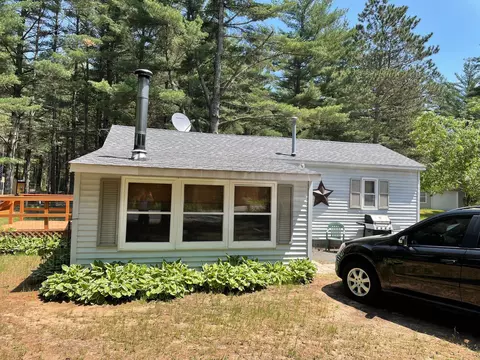 932 10th Ave, Hancock, WI 54943