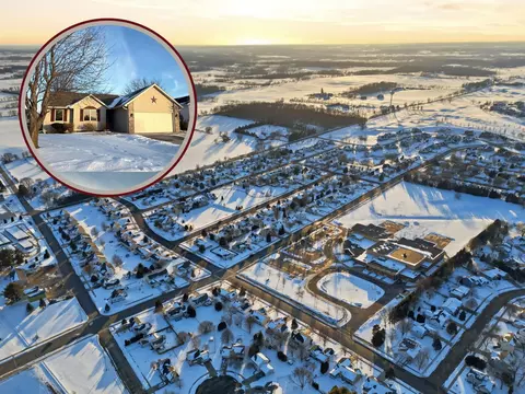 564 S Burr Oak Ave, Oregon, WI 53575