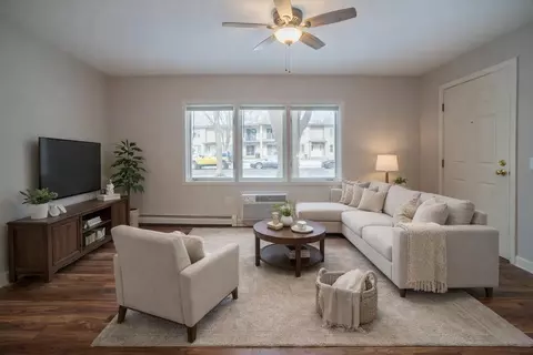 5325 Garden View Ct #101, Madison, WI 53713