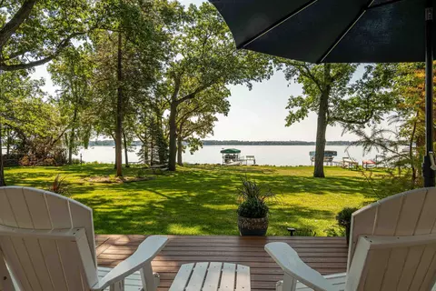 2229 Williams Point Dr, Stoughton, WI 53589