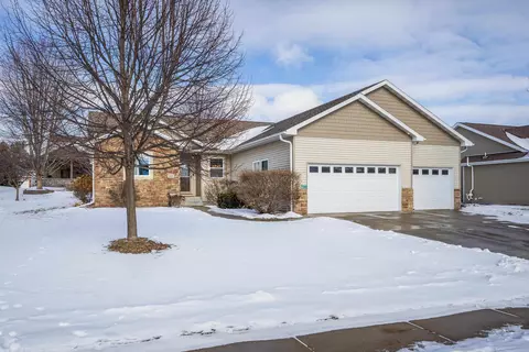 4433 Memorial Cir, Windsor, WI 53598