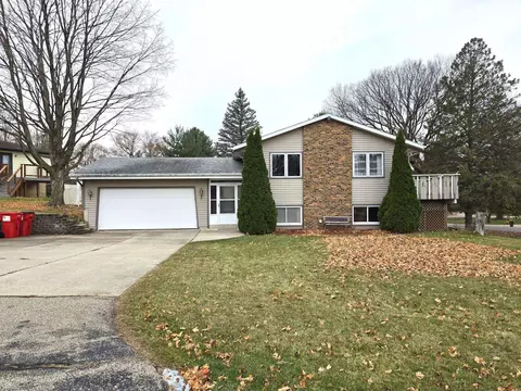 2740 S Nakoma Ct, Beloit, WI 53511