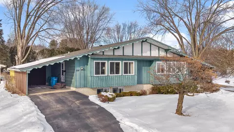 727 11th St, Baraboo, WI 53913