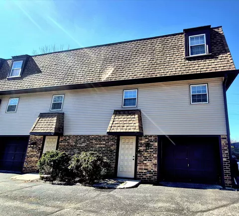 2522 W Memorial Dr, Janesville, WI 53548