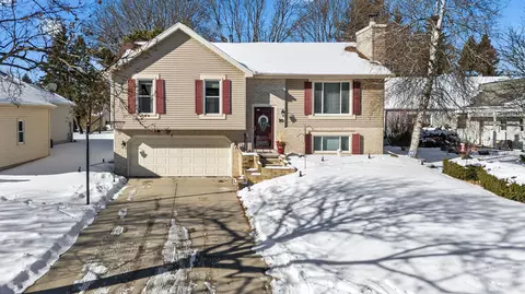 10 Sandy Ct, Madison, WI 53717