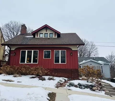 409-411 S 5th St, Stoughton, WI 53589