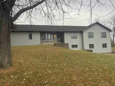 1801 Woodland Ter, Stoughton, WI 53589