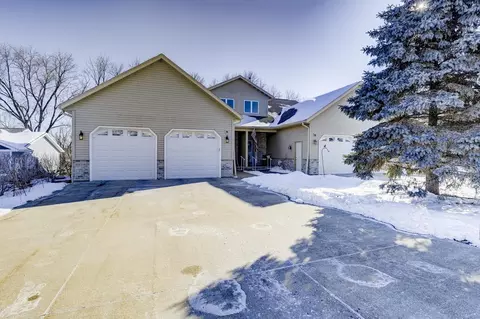315 Creekside Ct, Watertown, WI 53098