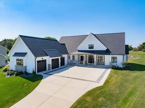 2231 Wooded Ridge Trl, Cottage Grove, WI 53527