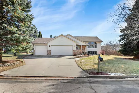 2045 Innsbrooke Dr, Sun Prairie, WI 53590