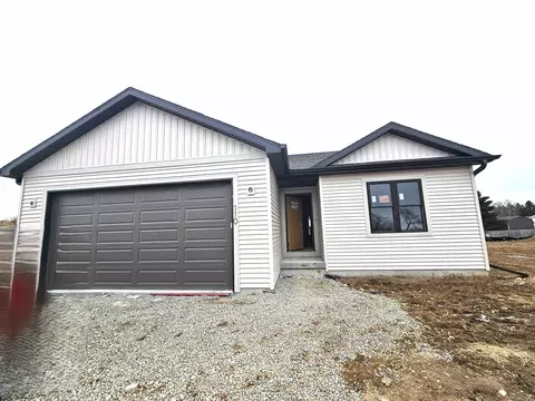 110 Cayuse Ct, Fox Lake, WI 53933