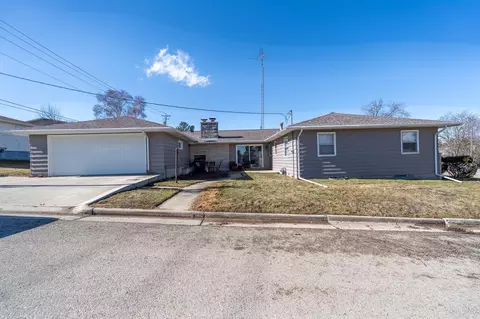 330 Edgewater St, Cambria, WI 53923