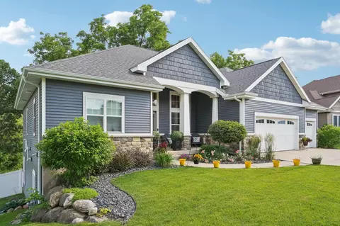 809 Maple Dr, Mount Horeb, WI 53572