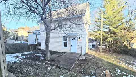 416 Main Page Ct, Stoughton, WI 53589