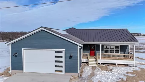 516 Church St, Fall River, WI 53932