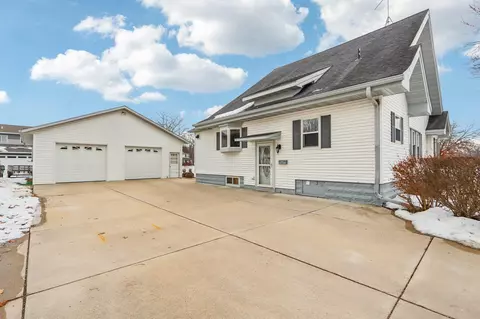 513 Polk St, Sauk City, WI 53583