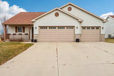 419 Sherbrooke Dr, Sun Prairie, WI 53590