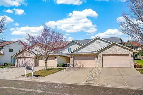 2954-2960 Kentville Dr, Sun Prairie, WI 53590