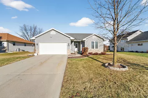680 Stonehaven Dr, Sun Prairie, WI 53590