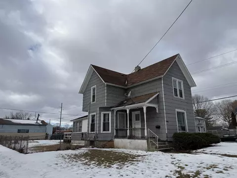 1052 8th St, Beloit, WI 53511