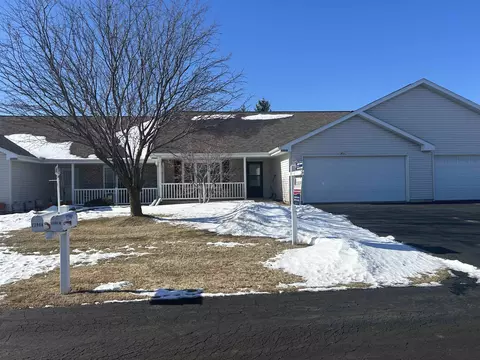 2290 Patriot Ln #B, Oshkosh, WI 54904