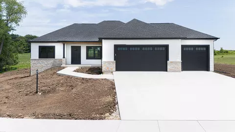 2050 Arbor Ridge Way, Janesville, WI 53548