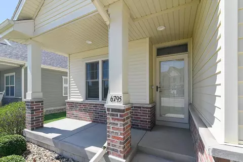 6795 Village Walk Ln, Deforest, WI 53532