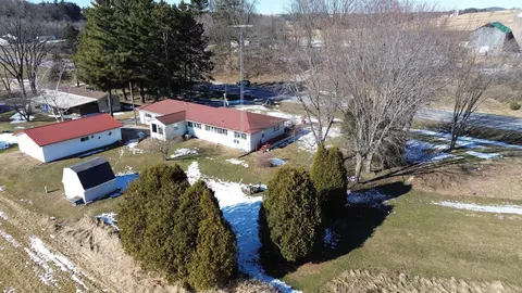 w10035 Wisconsin 82, Elroy, WI 53929