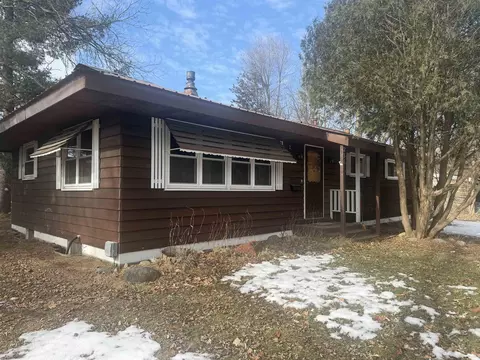 230 S Ash St, Lone Rock, WI 53556