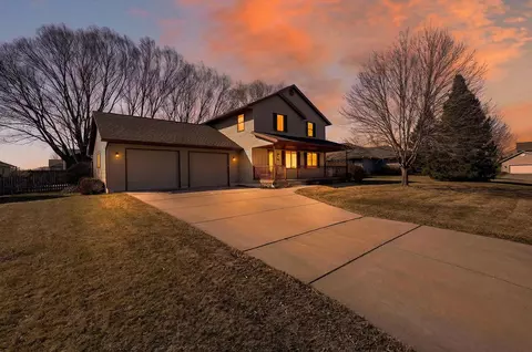 3823 Falcon Ridge Dr, Janesville, WI 53548
