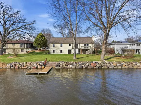 570 Riverview Dr, Marshall, WI 53559