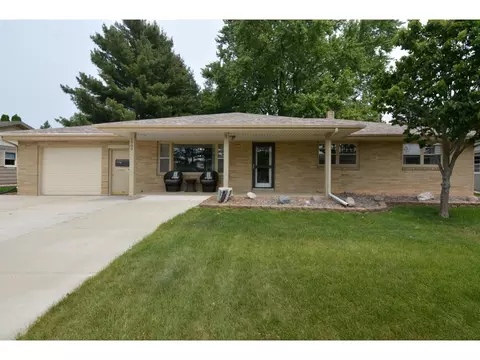 1909 E Memorial Dr, Janesville, WI 53545