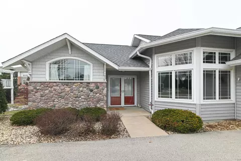1616 Dewberry Dr, Madison, WI 53719