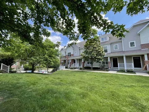 719 Cricket Ln #6, Middleton, WI 53562