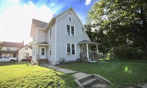 302-304 Bluff St, Beloit, WI 53511
