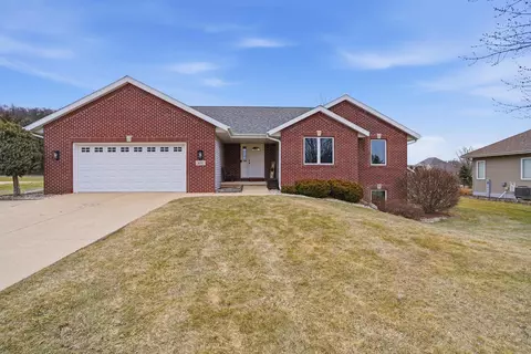402 St Francis Ct, Cross Plains, WI 53528