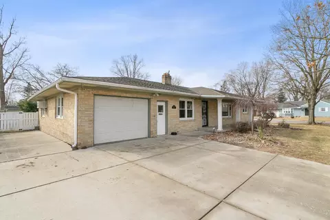 1104 Woodman Rd, Janesville, WI 53545