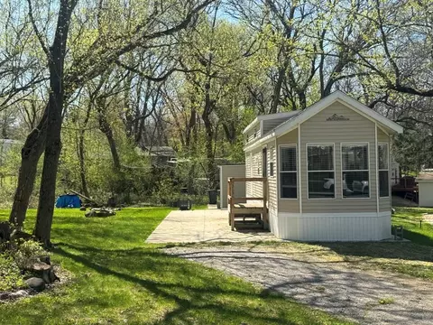 506 Sunset Cir, Edgerton, WI 53534