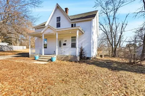 111 James St, Portage, WI 53901